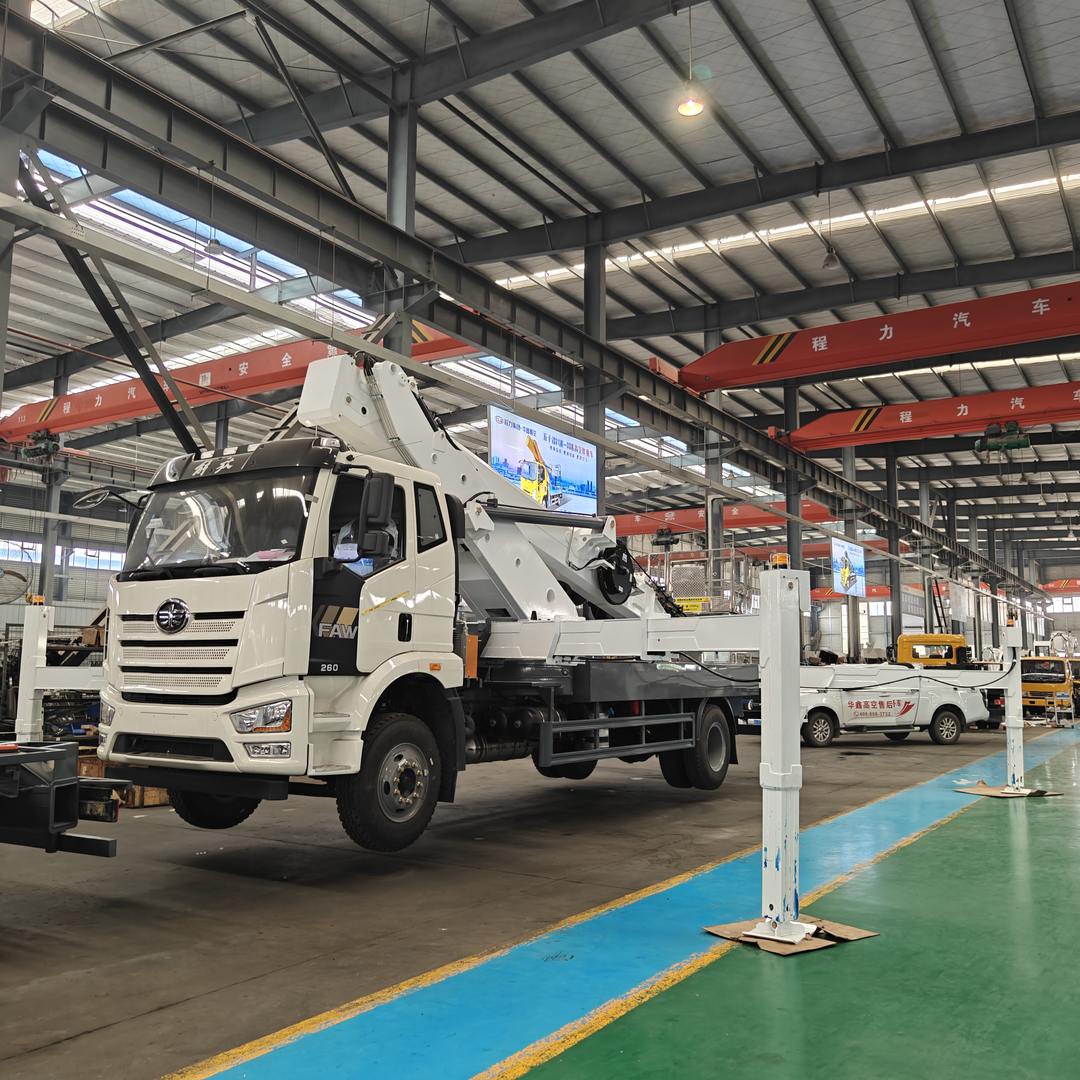 faw-insulated-aerial-work-platform-truck-factory-2