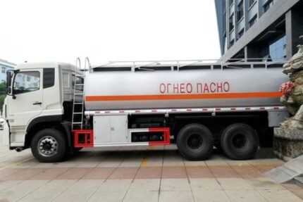 Chengli fuel tanker truck side view