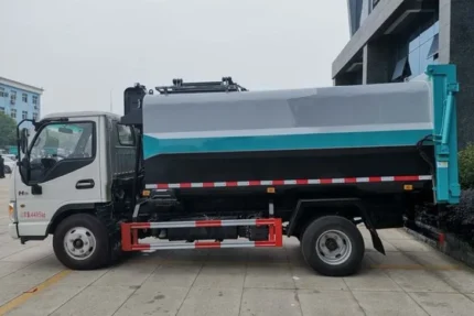 Chengli 4x2 side loading garbage truck with skip loader system