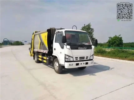 ISUZU 600P 120HP compressed garbage truck rear view