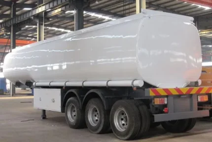 Chengli fuel tank trailer with pump. 35 m3 capacity.