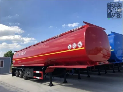 Four-compartment 5mm carbon steel fuel tank with top walkway and safety rail