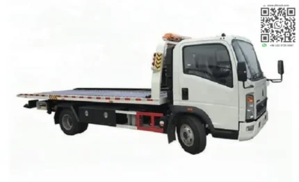 Sinotruk Howo 4t flatbed tow truck side view with winch and steel cable
