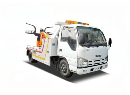 ISUZU 4x2 cab with mounted wrecker body