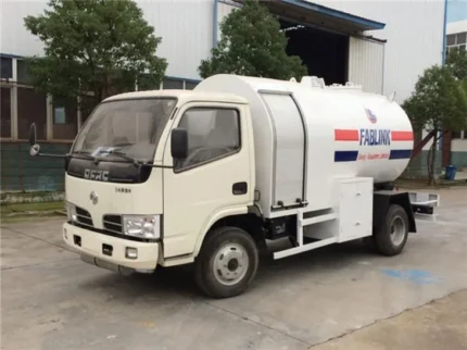 5000L Dongfeng propane gas dispensing truck side view