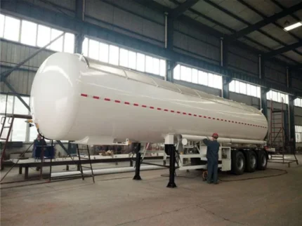 20ton lpg tank semi trailer side view showing three axles