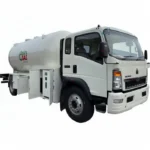 Sinotruk HOWO 4x2 LPG tanker truck side view with Q345R tank