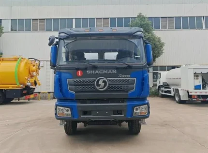 Q345R steel tank on Shacman chassis for propane transport
