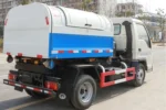 Hook lifting mechanism on Chengli garbage truck chassis