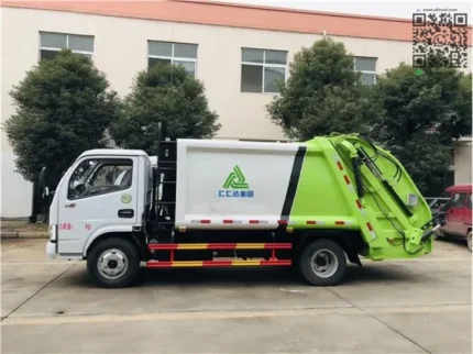 Hydraulic compaction system inside garbage bin