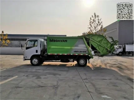 8cbm compressed garbage truck rear loading hopper