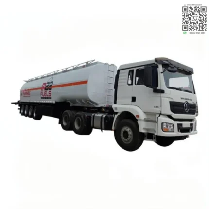 Multi-compartment fuel tanker with manholes