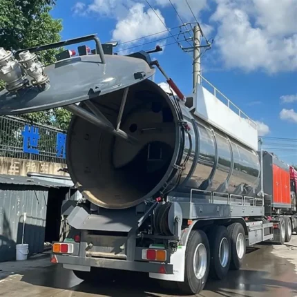 Italian Jurop PVT700 vacuum pump on the trailer chassis