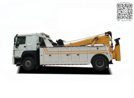 270HP engine compartment of HOWO wrecker truck