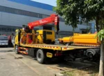 Flatbed recovery truck with heavy-duty crane from Chengli manufacturer