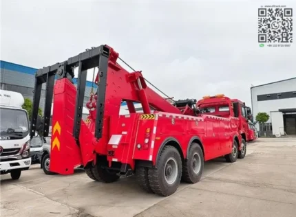 Three-section hydraulic underlift on 25 ton recovery truck