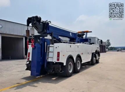 Telescopic boom with hexagonal diamond design on rotator tow truck