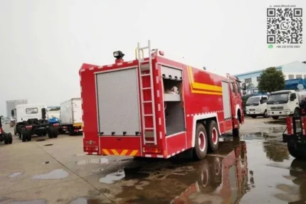 Foam tank and firefighting pump assembly on HOWO chassis