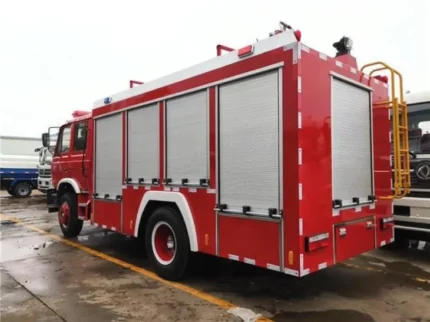 6000Liters water tanker truck front angle