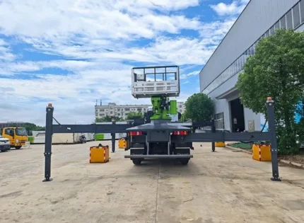 1400mm aluminum alloy basket on HOWO 6x6 chassis