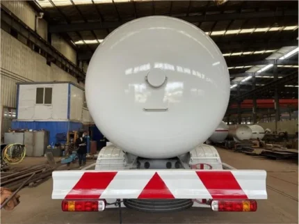Q345R steel LPG tank on Sinotruk chassis