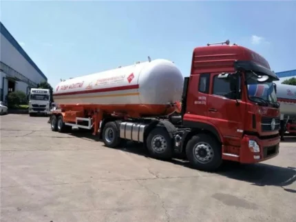 Chengli LPG trailer rear view with landing leg