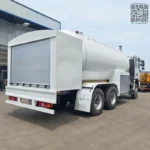 Ball floating level gauge mounted on tank rear