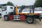 Hook lifting mechanism and rear loading area detail