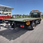 Rear towing mechanism of flatbed recovery vehicle