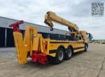 Four hydraulic outriggers deployed on Chengli wrecker tow truck