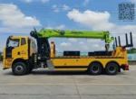 FAW J6L wrecker truck with Zoomlion crane in operational position